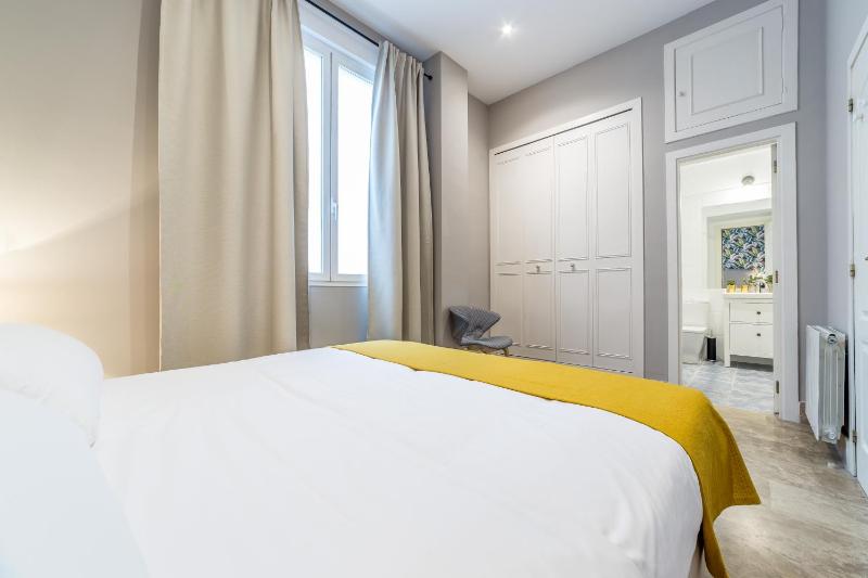 3 BEDROOM APARTMENT(8 PAX) 32, 35, 22, 25 image 4