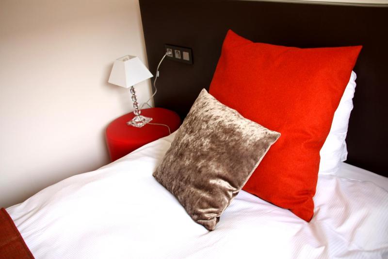 Standard Single Room image 3