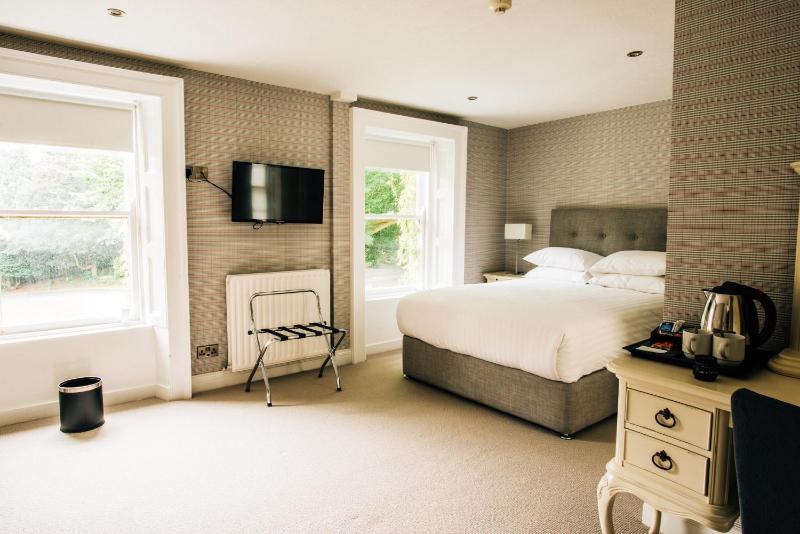 Superior Family Room image 4