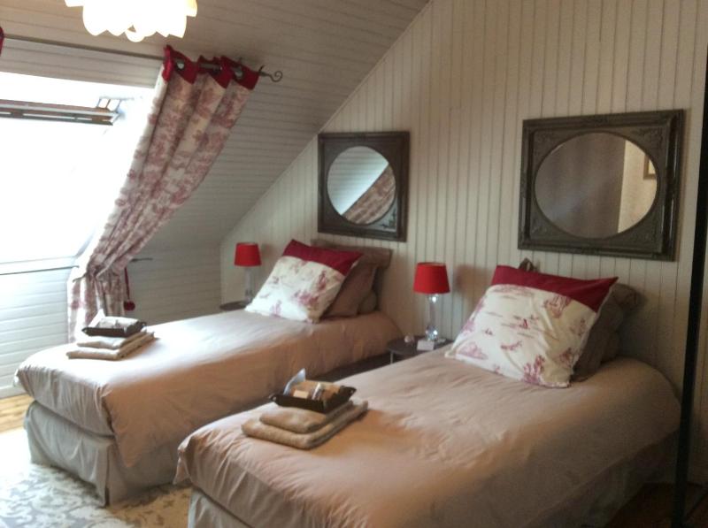 Double or Twin Room with Shared Bathroom image 1