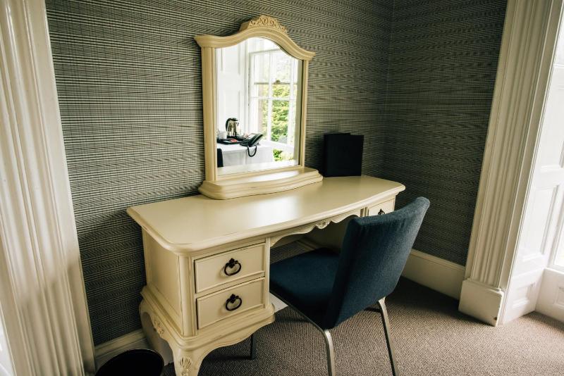 King Room with Garden View image 2