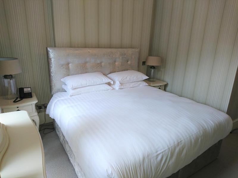 Deluxe Double Room image 3