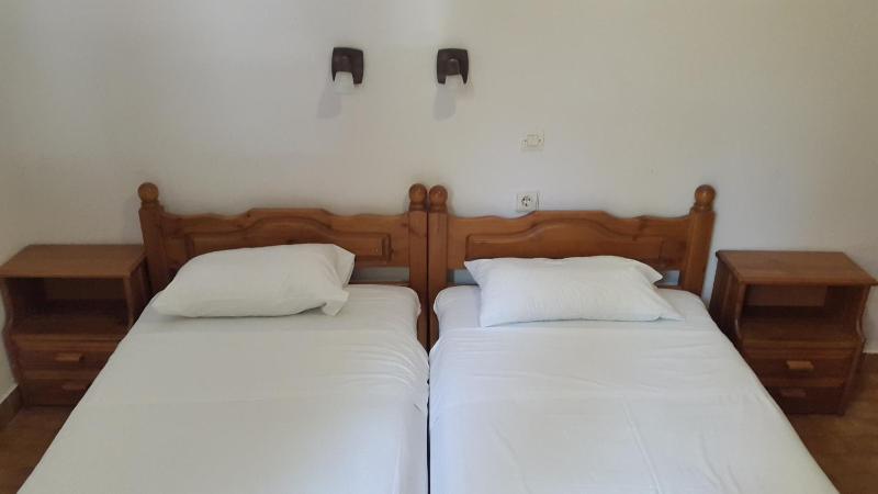 Twin Room image 3