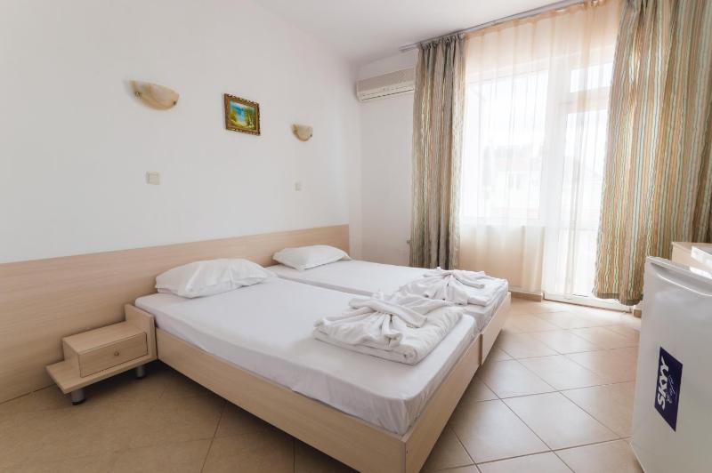 Economy Double Room with Balcony - City View  image 4