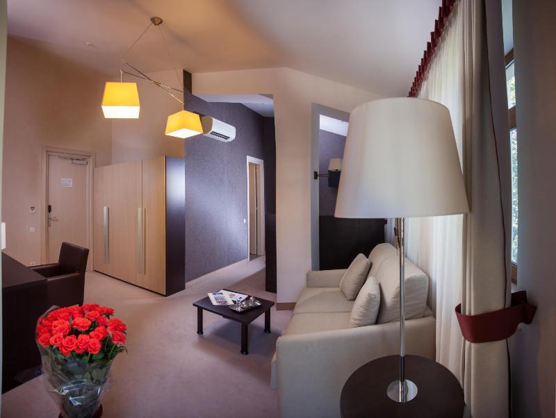 Family Suite with Balcony image 3