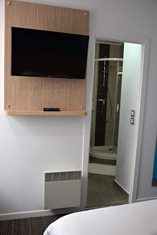 Twin Room image 4