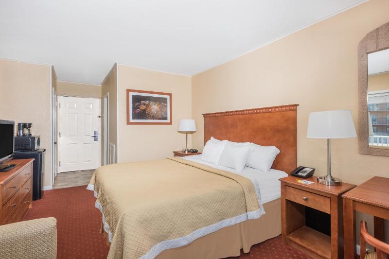 Ocean Front Room with King Bed - Non Smoking image 2