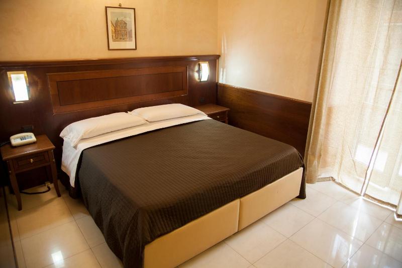 Comfort Triple Room with Shower image 3