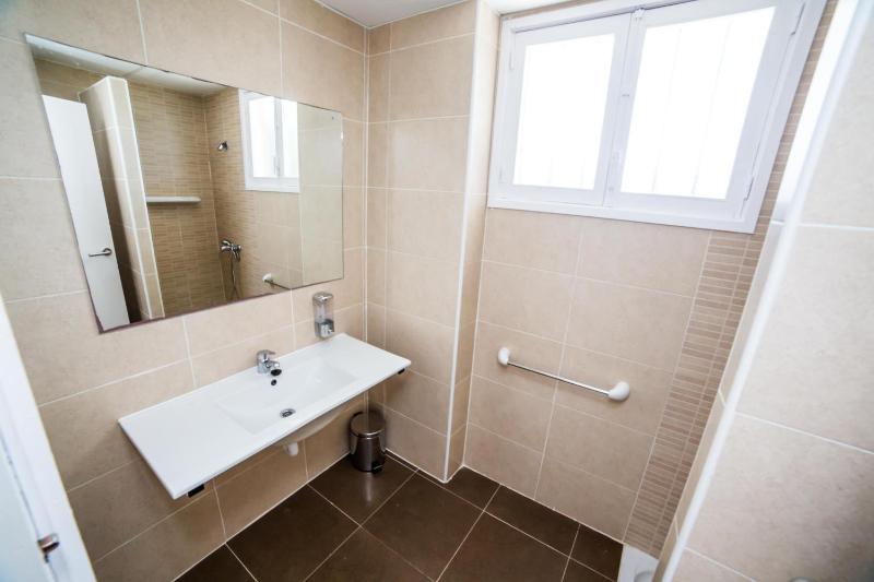 One-Bedroom Apartment image 3
