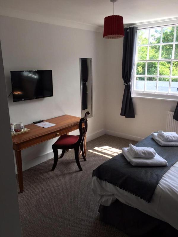 Double Room image 3