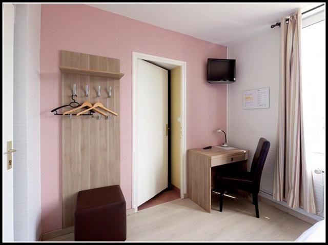 Double Room image 3