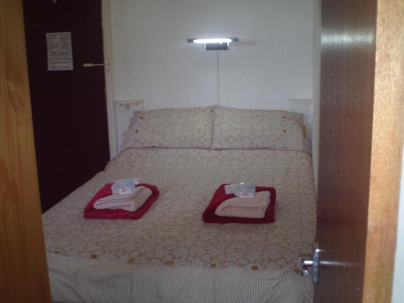 Small Double Room image 3