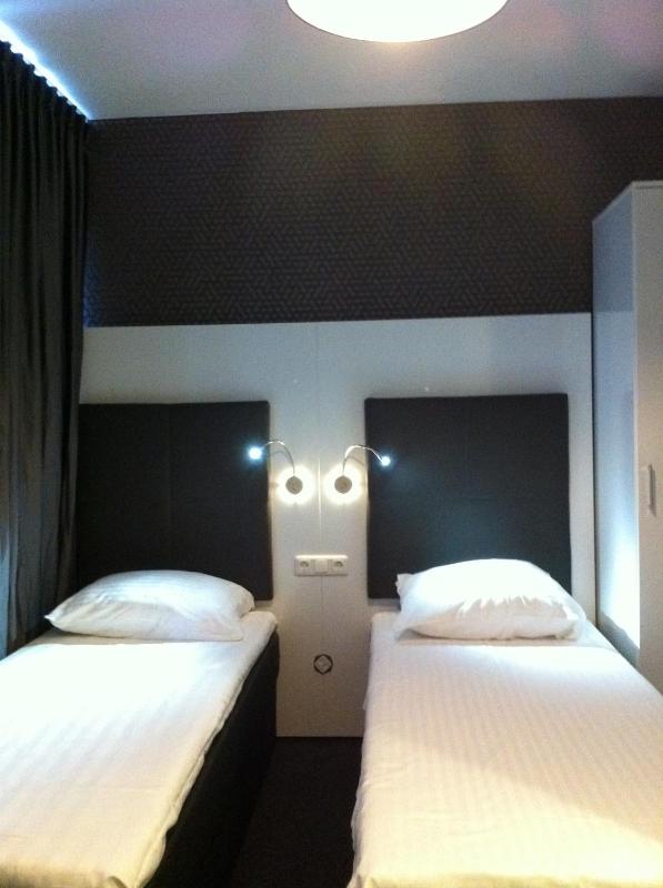 Twin Room image 2