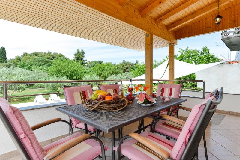 Deluxe Three-Bedroom Apartment with Terrace image 1