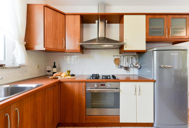 Deluxe Three-Bedroom Apartment with Terrace image 3