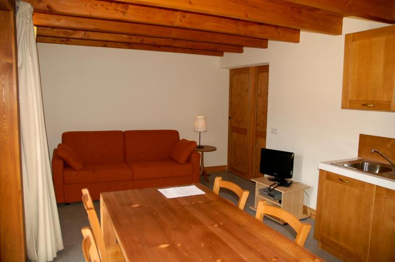 One-Bedroom Apartment image 4