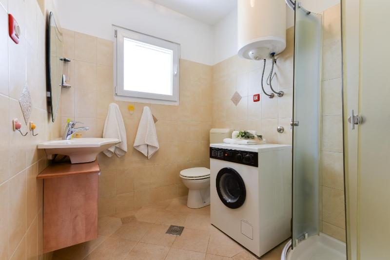 Deluxe Three-Bedroom Apartment with Pool View and Patio  image 2