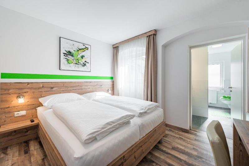 Standard Double Room image 4