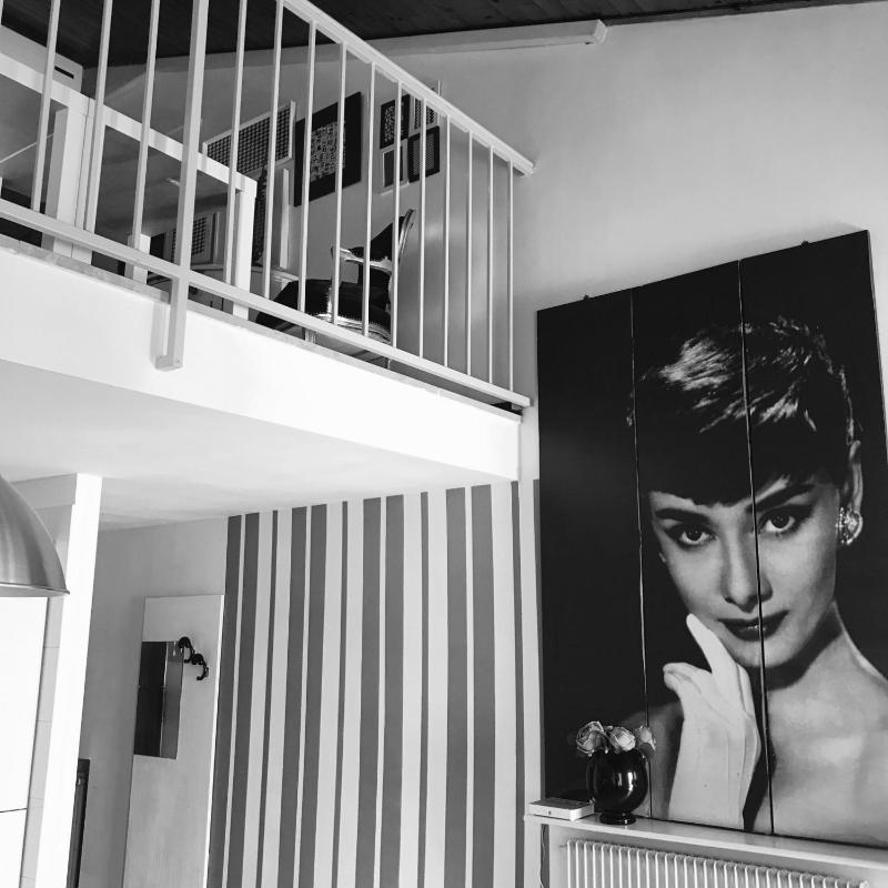 Apartment - Split Level with Balcony image 3