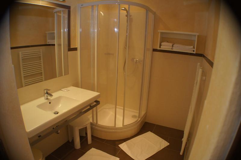 Double Room with Balcony image 3