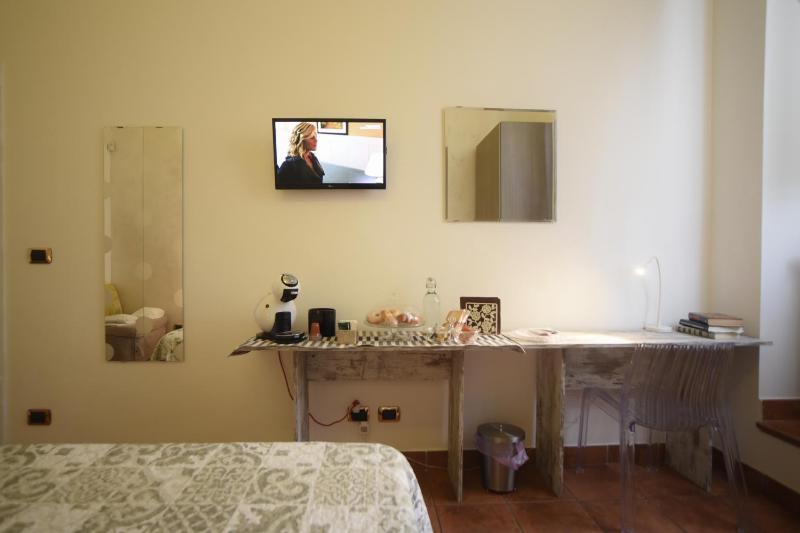 Deluxe Double Room image 3