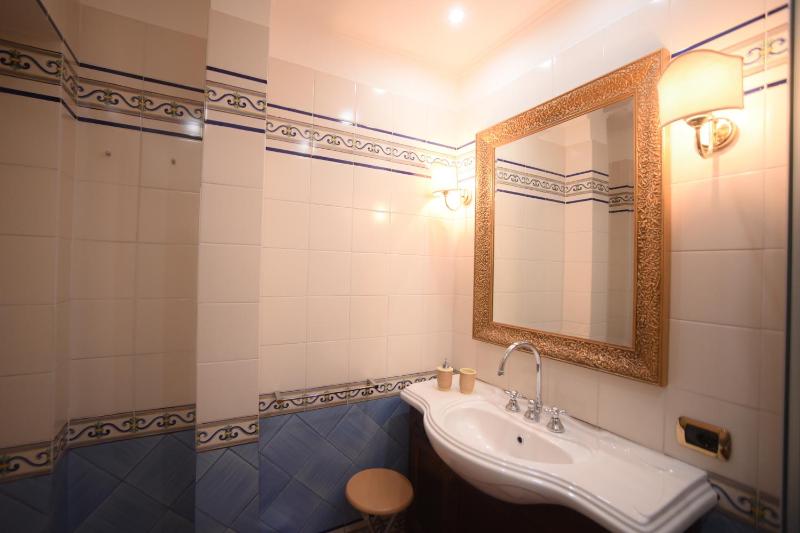 Deluxe Double Room image 4