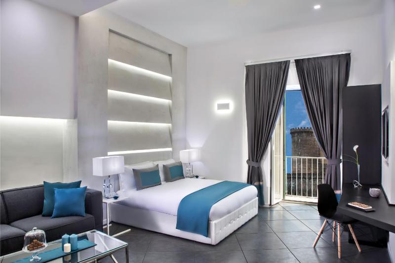 Junior Suite with Spa Bath and Castle View image 2