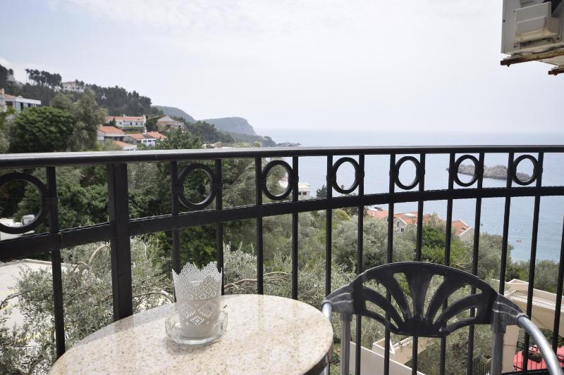 Double Room with Partial Sea View image 4