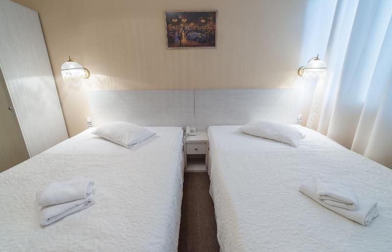light hotel & hub - image 10