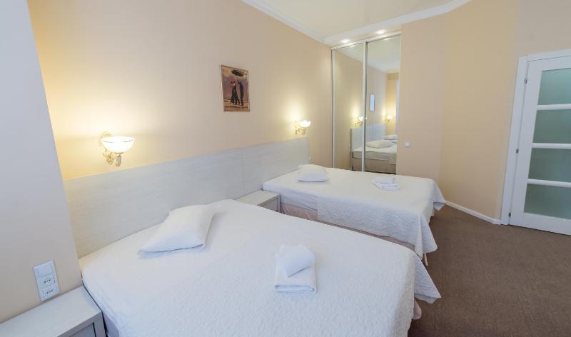 light hotel & hub - image 16