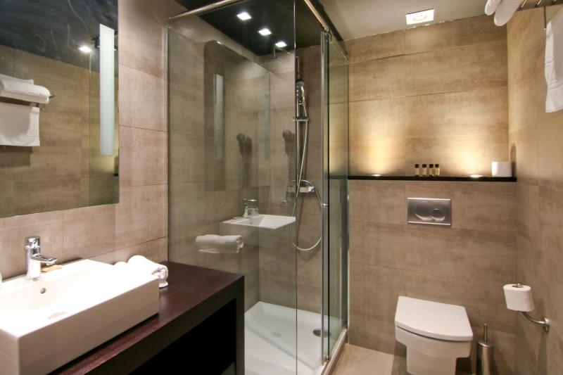 Twin Room image 3