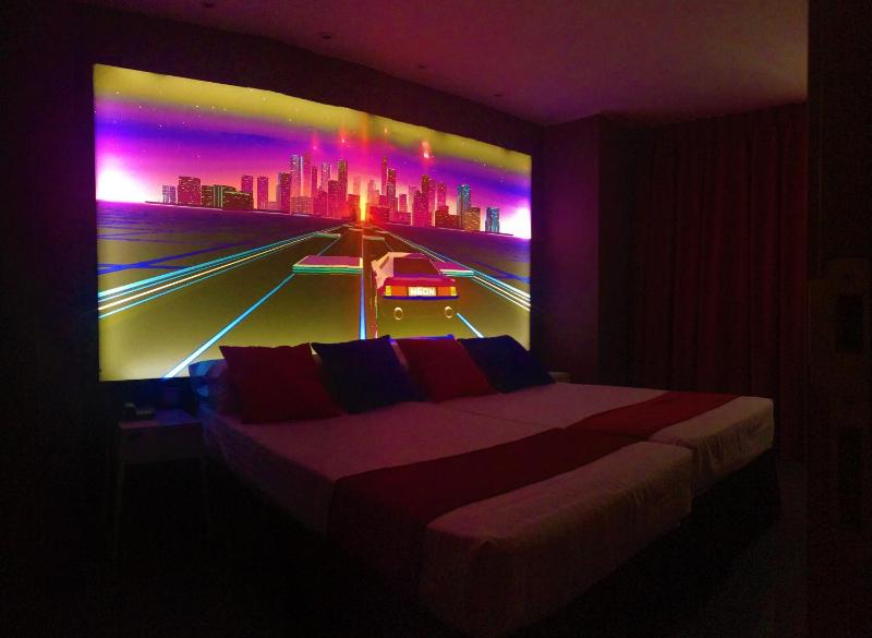Double Room image 3