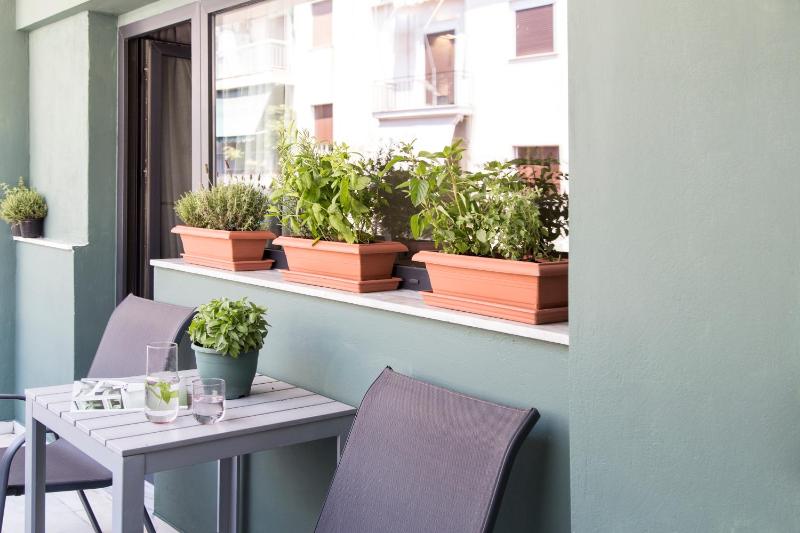 Triple Room with Balcony image 4