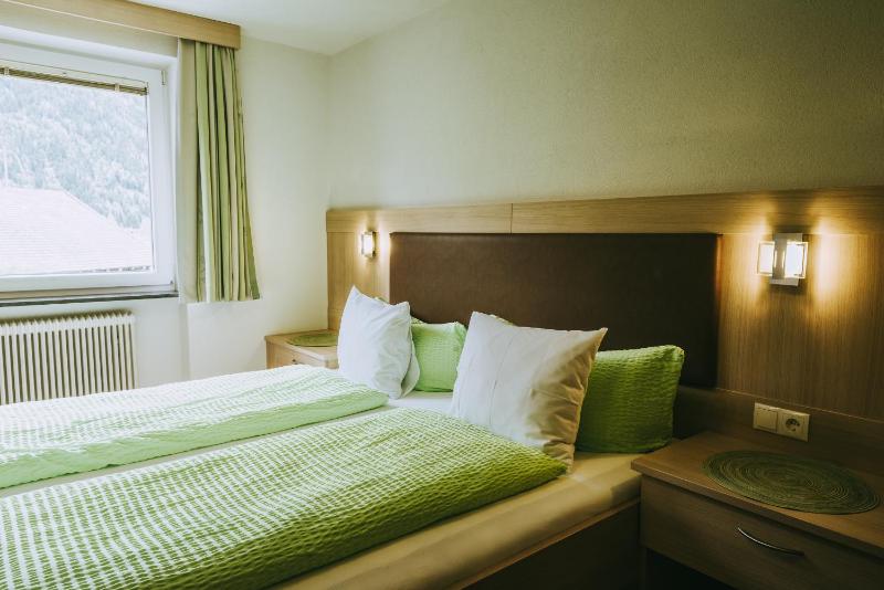 Double Room image 4