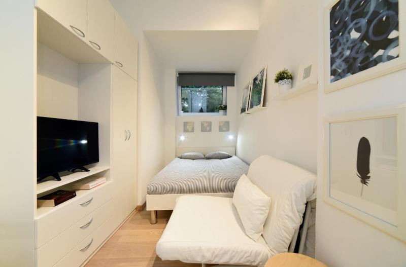 Studio Apartment image 4