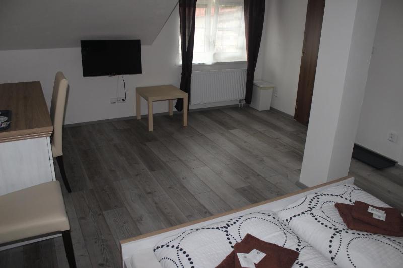 Standard Double Room image 2