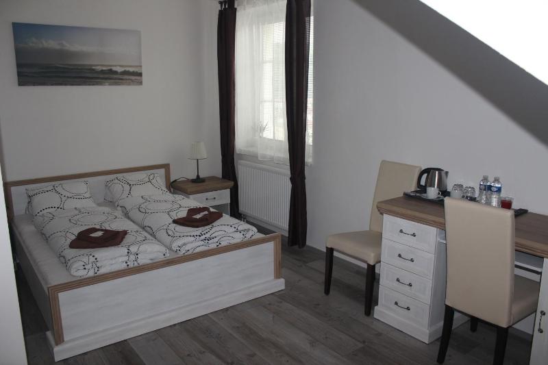 Standard Double Room image 3