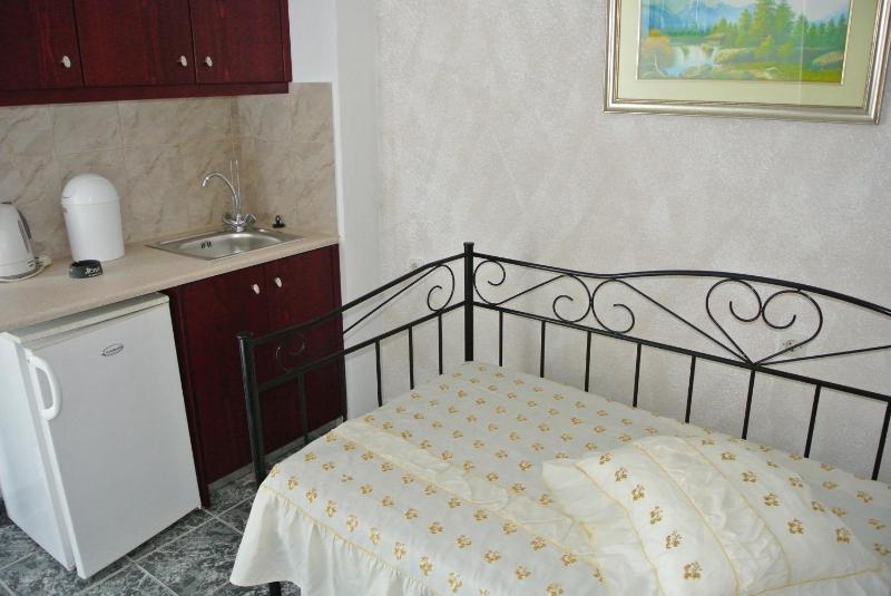 Double Room with Garden View image 3
