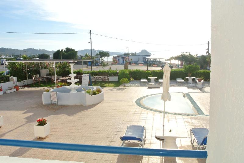 Double or Twin Room with Pool and Sea View image 3