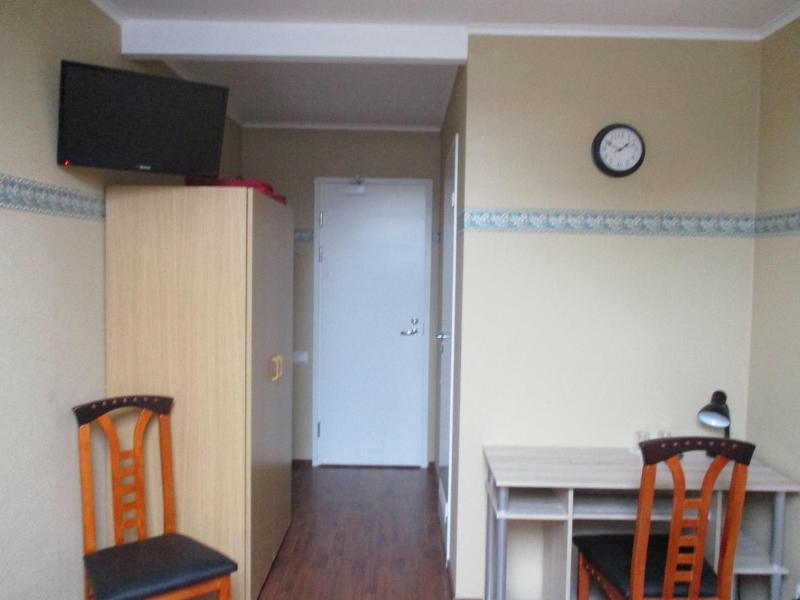 Economy Twin Room image 4