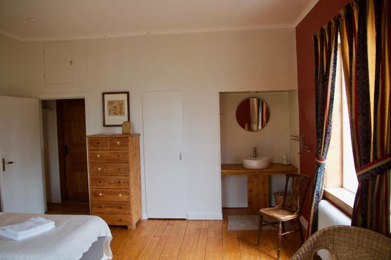 Standard Suite image 3
