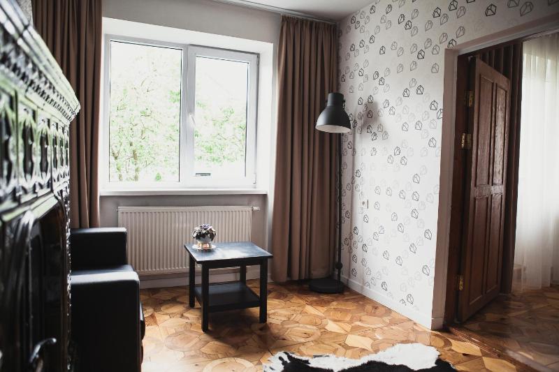 Deluxe Family Room image 2