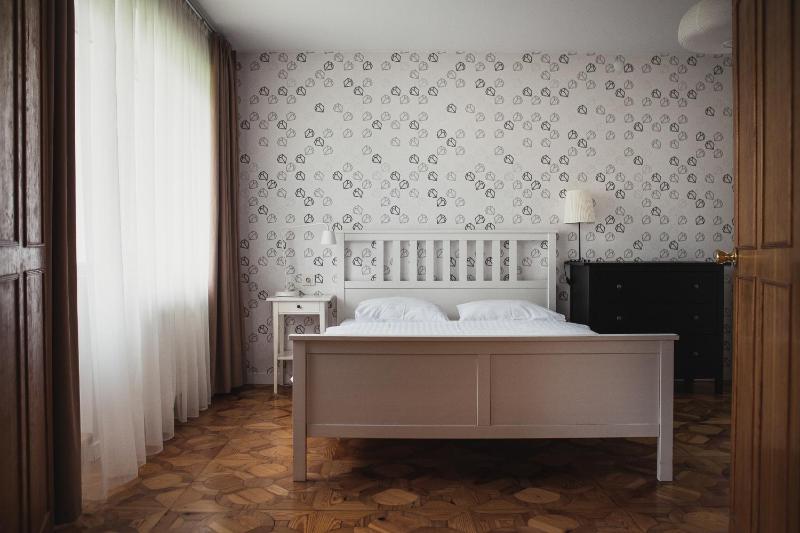 Deluxe Family Room image 3