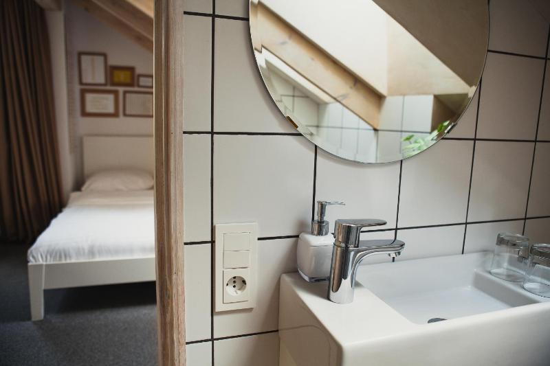 Double Room with Shower - Attic image 2