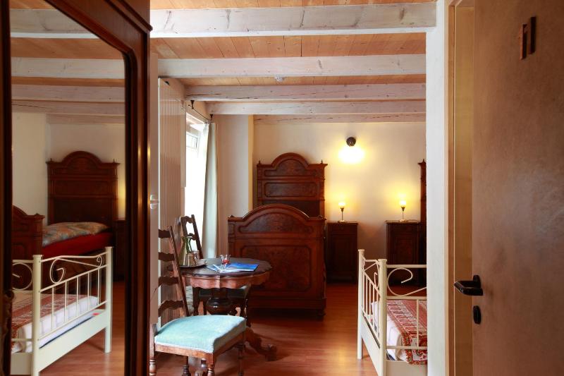 Basic Triple Room image 2