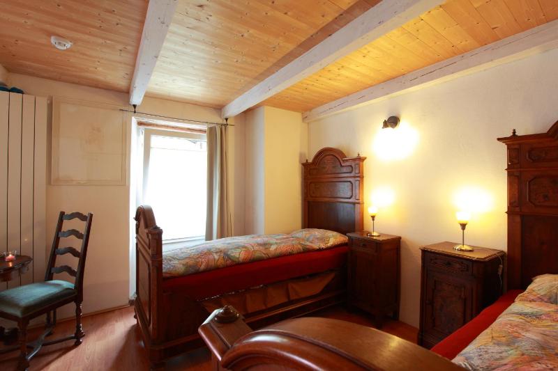 Basic Triple Room image 3