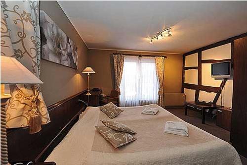 Double Room with Shower image 4
