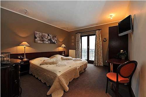 Double Room with Shower image 2