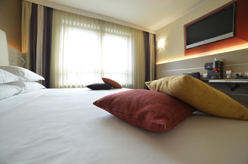 Superior Double Room image 4