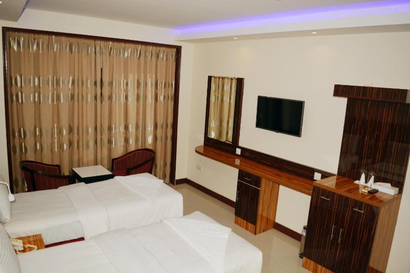 Double Room image 3